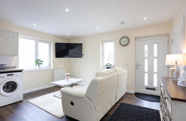 Canal View Cottage