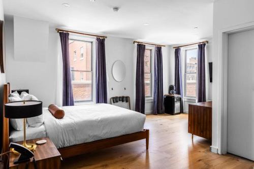 Canal View, DTWN Bangor, Steps to great Restaurants, Room # 210