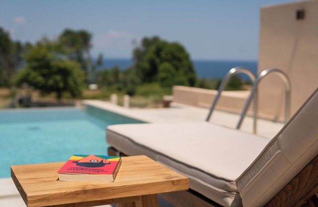 Candelas Suites and NaturenThree-Bedroom Villa with Sea View & private pool