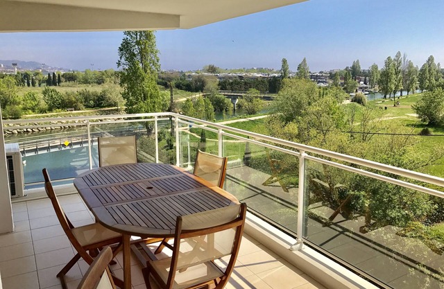 Cannes Mandelieu, new 2 bed luxury apt in the heart of the Cote d'Azur