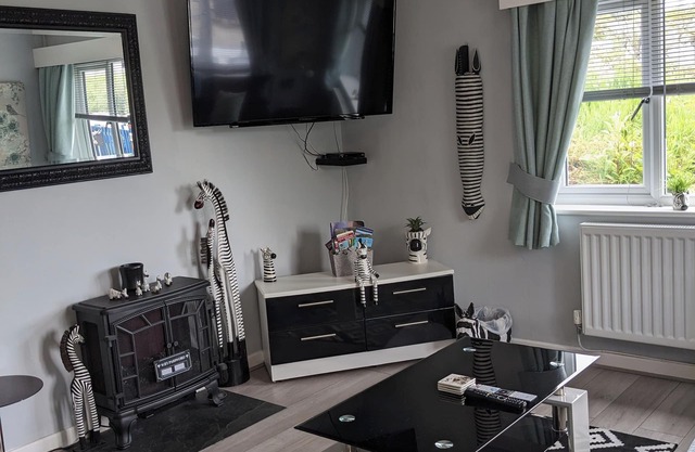 Canol Cae Cottage Jasmine in Penrhyndeudraeth near Porthmadog. Pet Friendly.