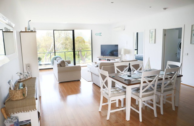 "CAPEL SUNRISE" Beautiful 2BR New Apartment, opposite foreshore. Location +