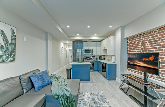 Capitol Canvas: Artisan Condo in Prime Location, Pets Welcome, Gated Patio