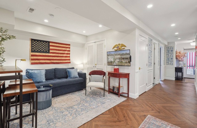 Capitol Hill Retreat – Walk to Metro, Free Parking, Kid-Friendly + Full Kitchen