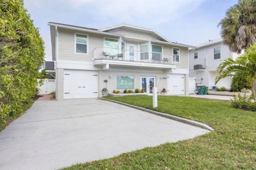 Capri Charm Remodeled Oasis w/Heated Pool-Kayaks