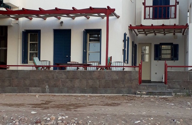 CAPTAIN-HOUSE ON THE WAVE - CAPTAIN-HOUSE ΠΑΝΩ ΣΤΟ ΚΥΜΑ