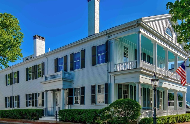 Captain Morse House Luxury - In Town, Walk to Waterfront, Beach, Pets, 5 stars