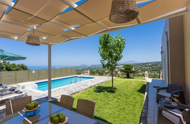 Captivating Villa w/pool, Ping Pong Table, Childrens Play Area and Sea Views