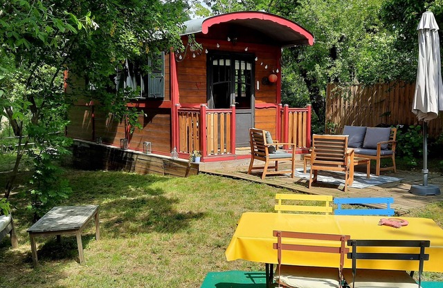 Caravan in Drôme Provençale in the middle of a private garden