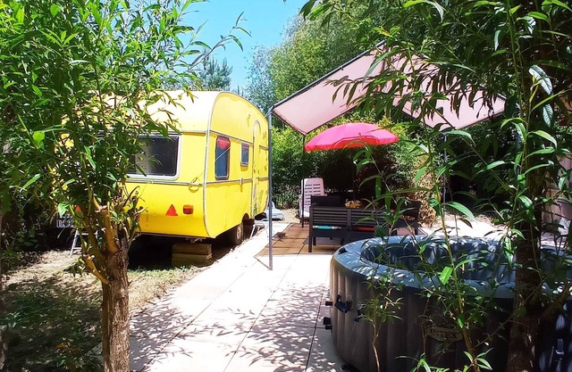 Caravane Vintage à L'orée des Bois