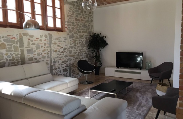 Carcassonne, Rent large luxury house, sleeps 15, near Canal du Midi