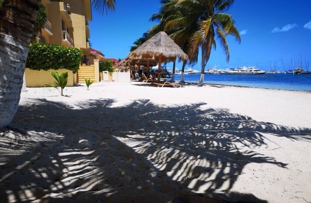 Caribbean sea is waiting for you at a discount with condo on the beach & pools