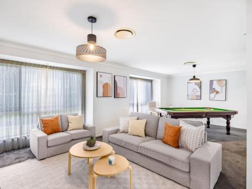 Carindale Family Home/Close to Westfield & Highway
