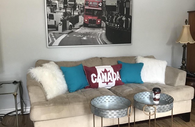 Carleton Place Downtown Airbnb Apartment Retreat - Sleep Max 5