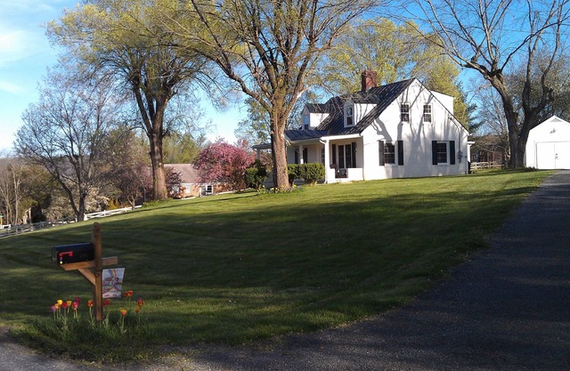 Carol's Cottage. 1/2 mile from Virginia Horse Center. 2 miles to VMI, W&L, Lex!
