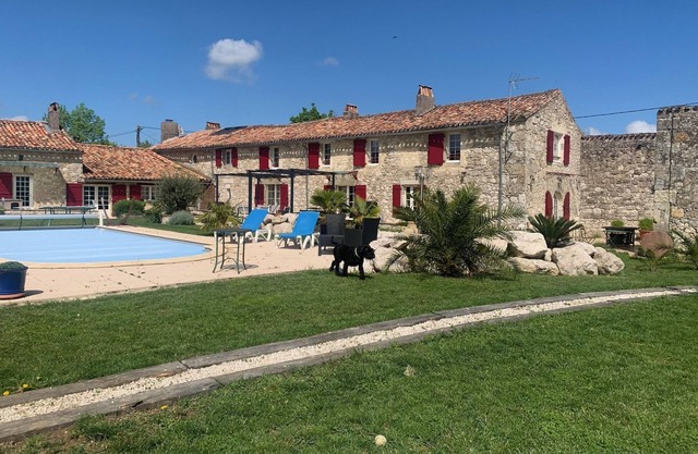 "carpe Diem" en Albret, Magnifique Longère Avec Piscine et Grand Terrain Clos
