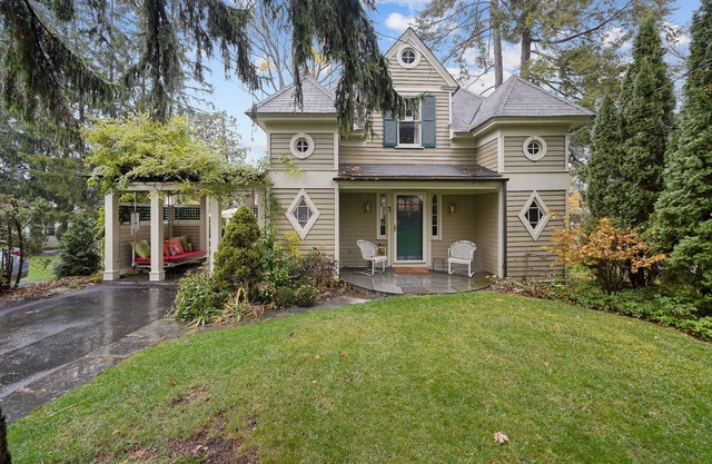 Carriage house village of Warwick ny