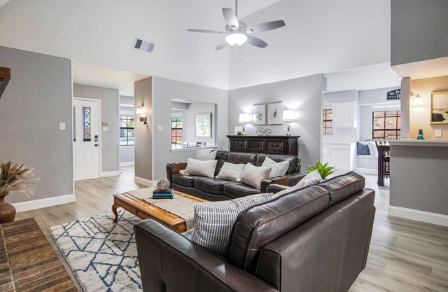Carrollton Retreat – Pet-Friendly, Sleeps 8!