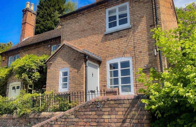 Carrow Cottage - Victorian One Bedroom Cottage