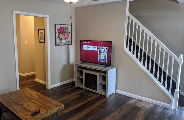 Carter #5, Private Two Bed near Xavier, Downtown