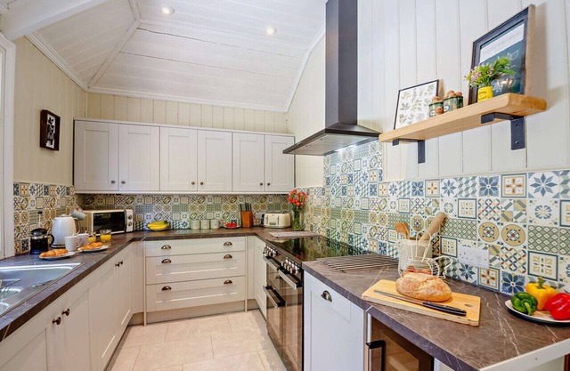 Cartrefle - Four Bedroom House, Sleeps 8