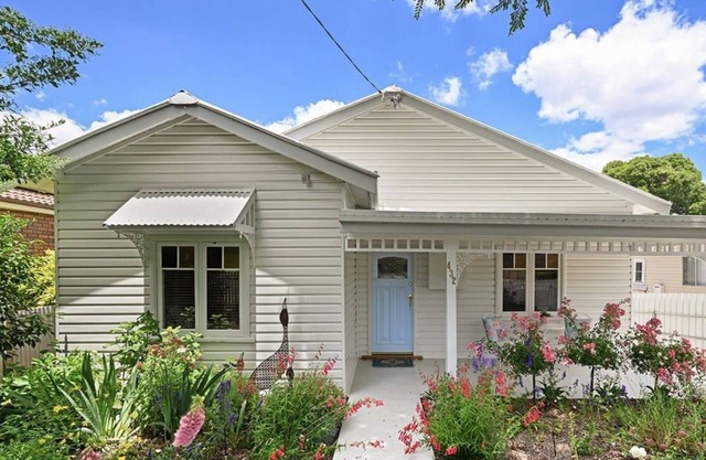 Carwyn Cottage - Impeccably Styled, Circa 1940s
