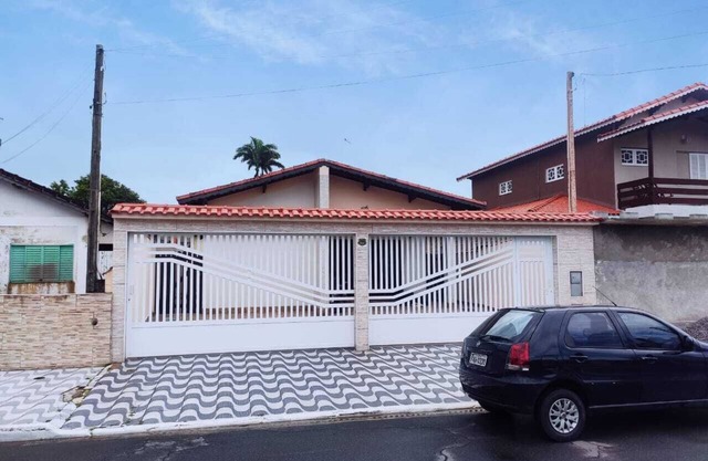 Casa 02 Dorm. a 50 mt da Praia, Acomoda até 10 Pessoas, Garagem 03 Carros