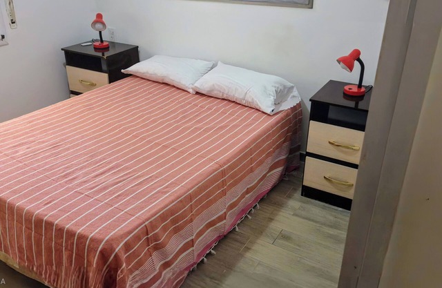 casa 1 dormitorio y sala de estar con capacidad 4 personas más, AC , con WiFi,