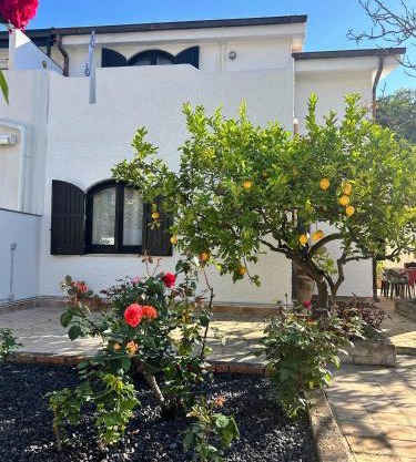 Casa accanto alla spiaggia con giardino e quiete