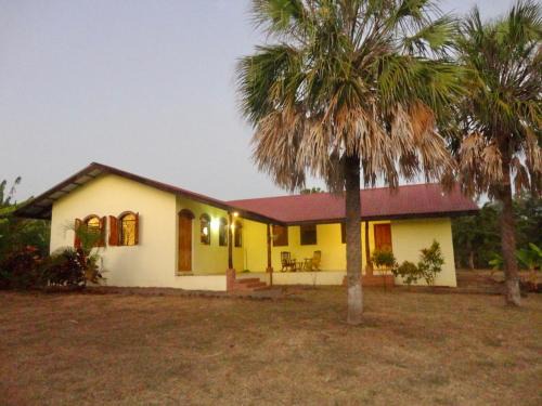 Casa Amarilla