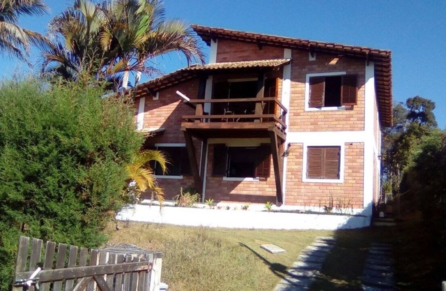 Casa Ampla com 4 Quartos em Condominio Fechado, com Piscina Privativa