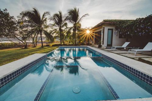 Casa Azul - Directly on Playa Venao, sleeps 8-10+