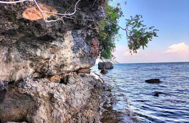 Casa Bolo with Private Beach near Hundred Islands