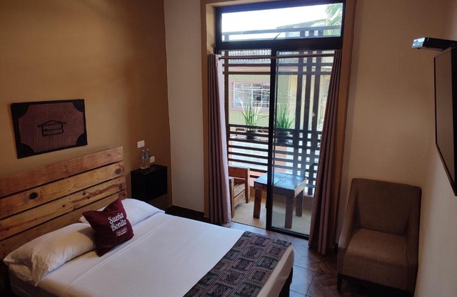 Casa Bonita Hotel y Hostal