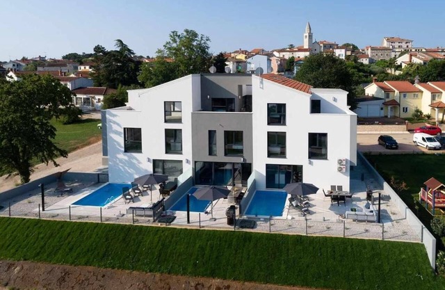 Casa Bura - Premium vacation home with heated pool in Funtana