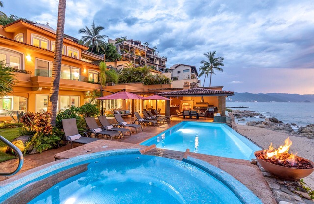 Casa Caleta - Luxurious Toes-In-The-Sand 6-Bedroom Bespoke Villa!