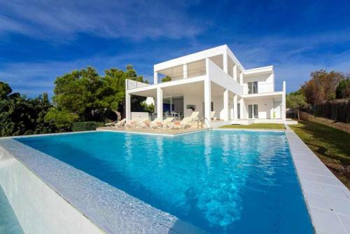 Casa con acceso directo al mar, piscina y wifi