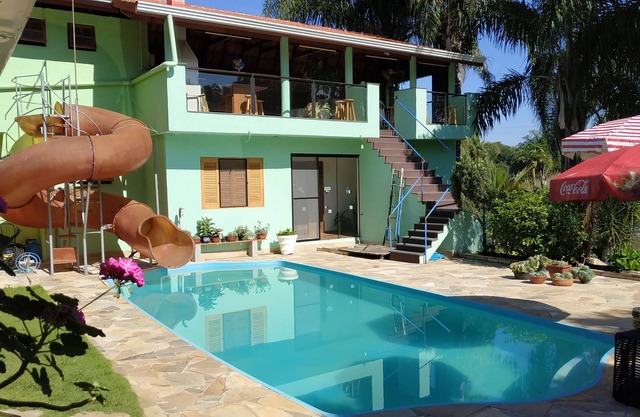 Casa Cond Fechado c/ Churrasqueira, Piscina, Toboágua e Parquinho