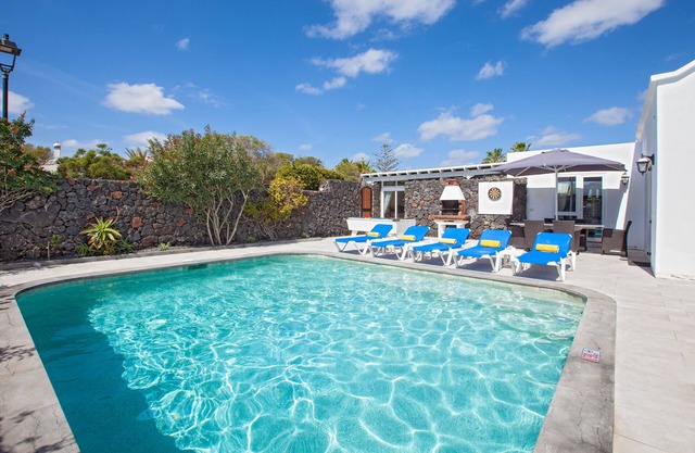 Casa Cristal 4 bedrooms 3 bathroom, Free A/C, Private Heated Pool, Pool Table