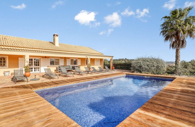 Casa de Apra by Portucasa
