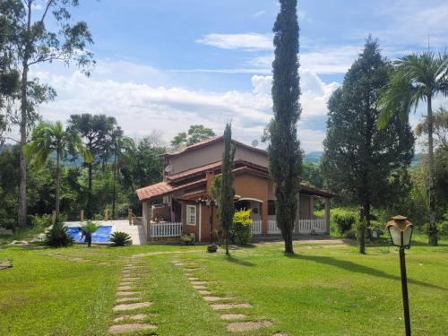 Casa de Campo ampla e confortavel em Araçoiaba da Serra com lareira, perfeita para o friozinho