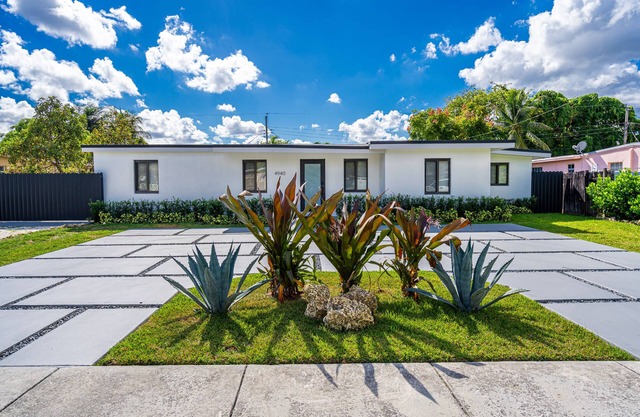 Casa De Miller: Modern private 4 bedroom 4 bathroom