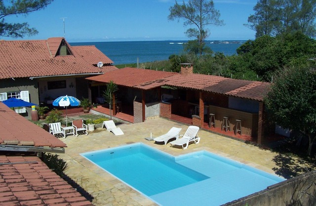 Casa de Seis Suítes, um Quarto e Duas Salas. Paraíso na Beira do mar