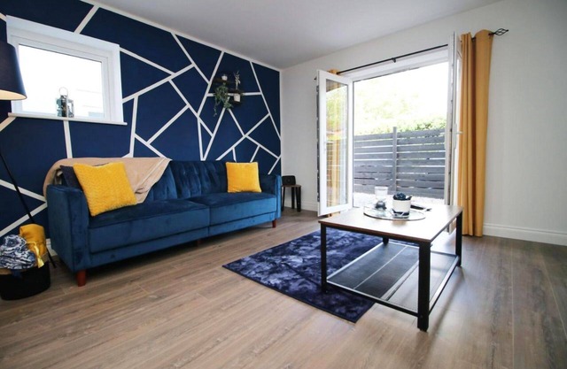 Casa di pietra - Cardiff City centre apartment with patio, Free private parking