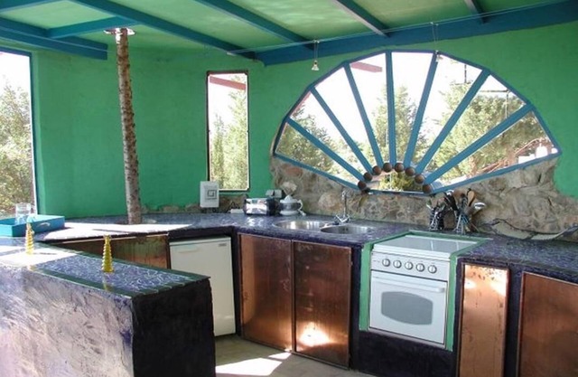 Casa do Teatro colourful, Holiday home, pool, WiFi, TV, air-cond., near the sea