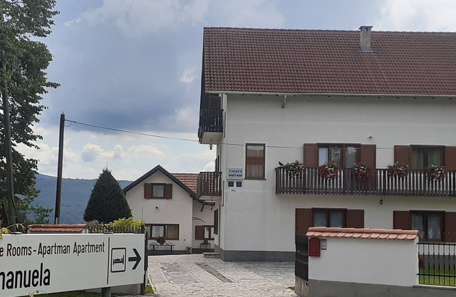 Casa Emanuela is located only 9 km from the national park, 6 from the caves of Barac