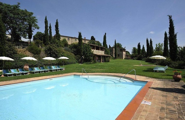 Casa Emide D: A graceful apartment in a history-rich eighteenth-century estate, with Free WI-FI.