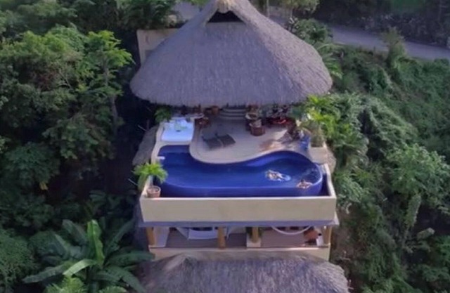 Casa Encantadora is your dream vacation. Fully staffed with cook, maid & more.