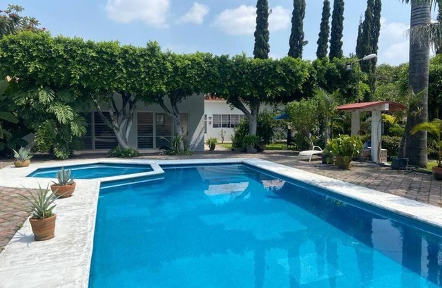 Casa Entera en Cuautla Morelos con alberca y jardin