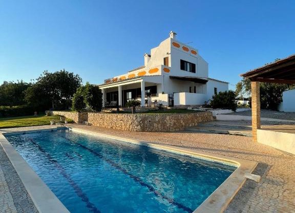 Casa Esperança - carefree living with big private pool and great views